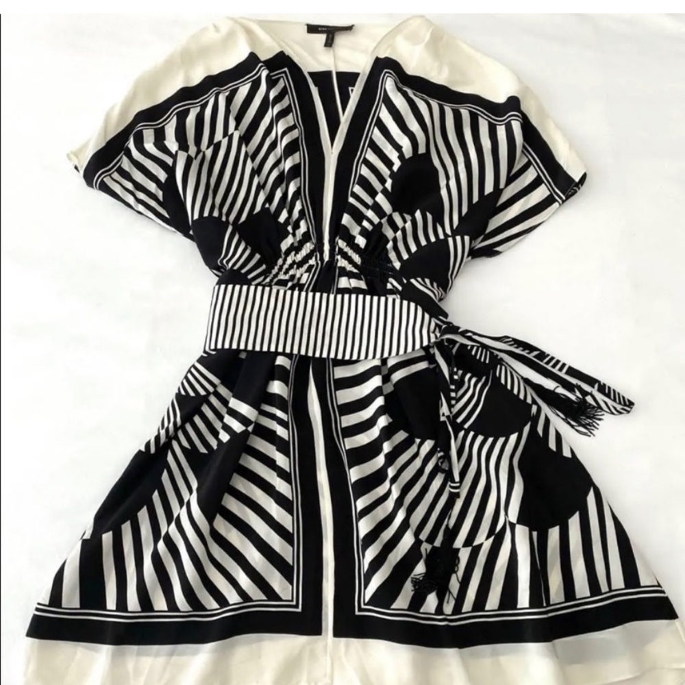BCBG MaxAzria Vintage Silk Black White Belted Geometric Tassel Kimono Kaftan S